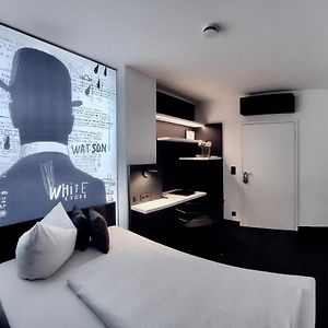 Zimmer mit Kingsize-Bett